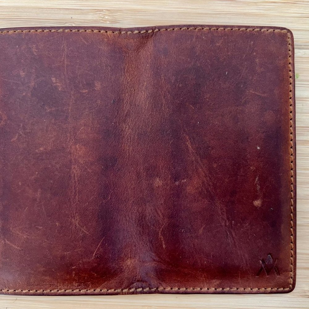 Elevate Leather Verticle Wallet - Picture 3 of 4